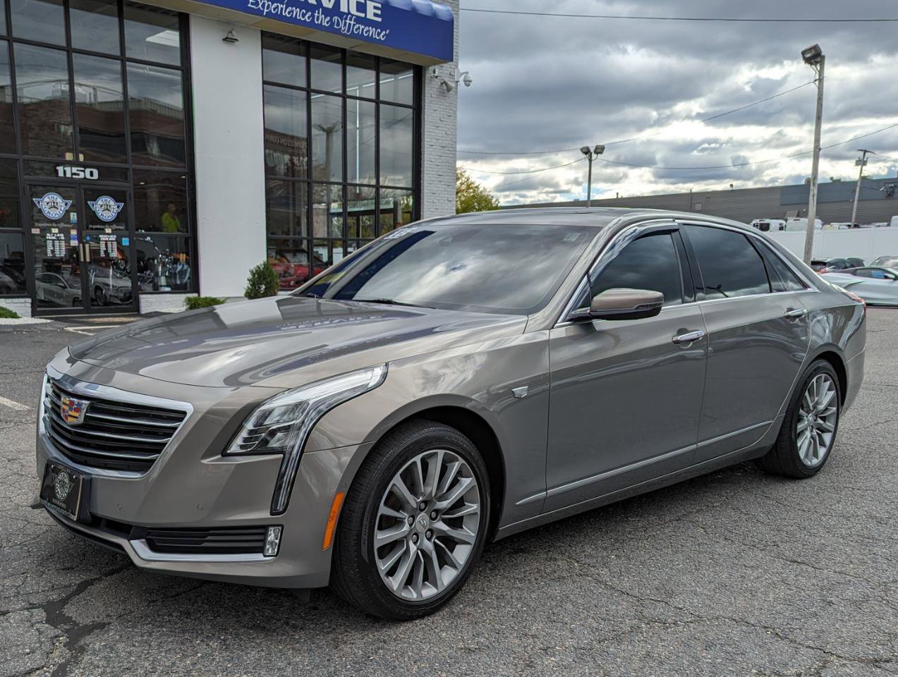 Used 2018 Cadillac CT6 Luxury image 2