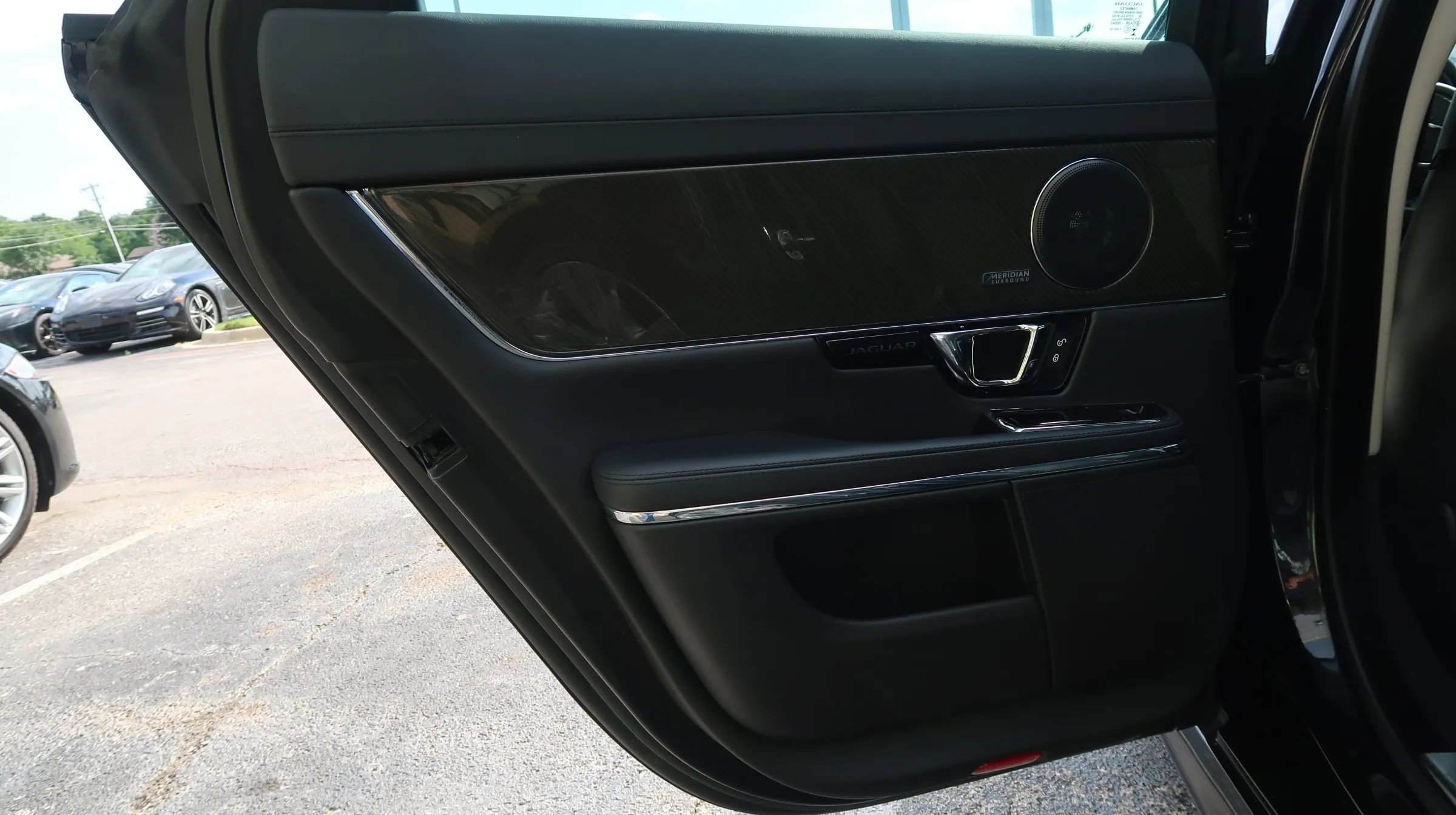 Used 2016 Jaguar XJ R-Sport RWD image 54
