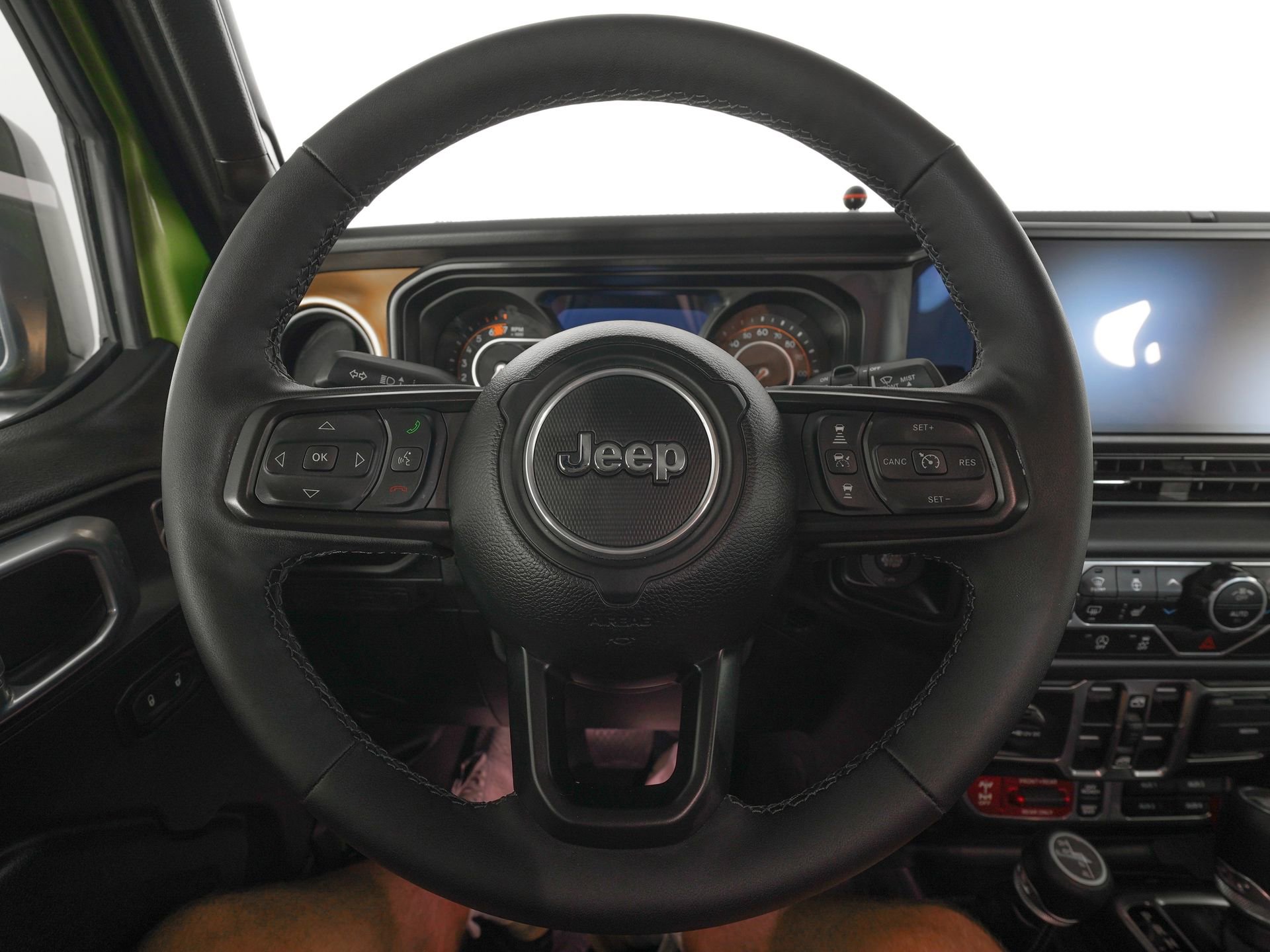 Used 2025 Jeep Wrangler Unlimited Rubicon w/ Convenience Group AWD/4WD image 15