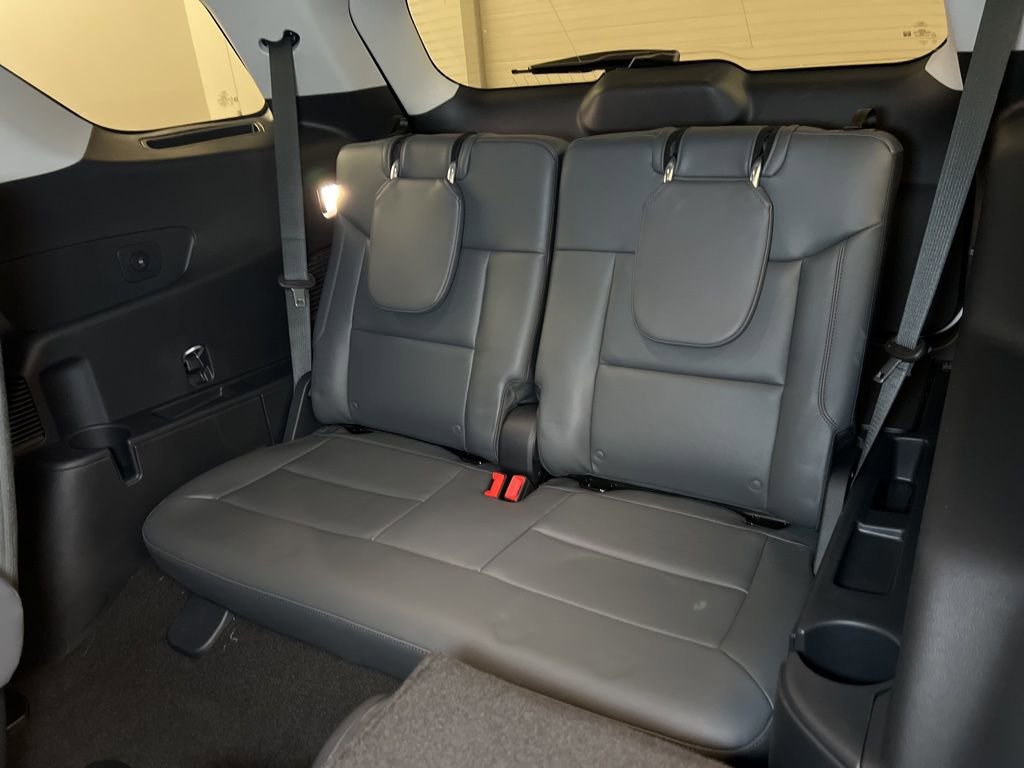 Used 2025 Ford Explorer Active w/ Active Comfort Package image 27