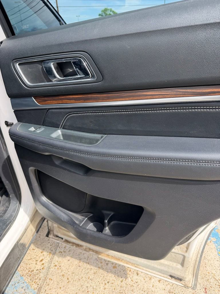 Used 2019 Ford Explorer Limited w/ Ford Safe & Smart Package FWD image 22