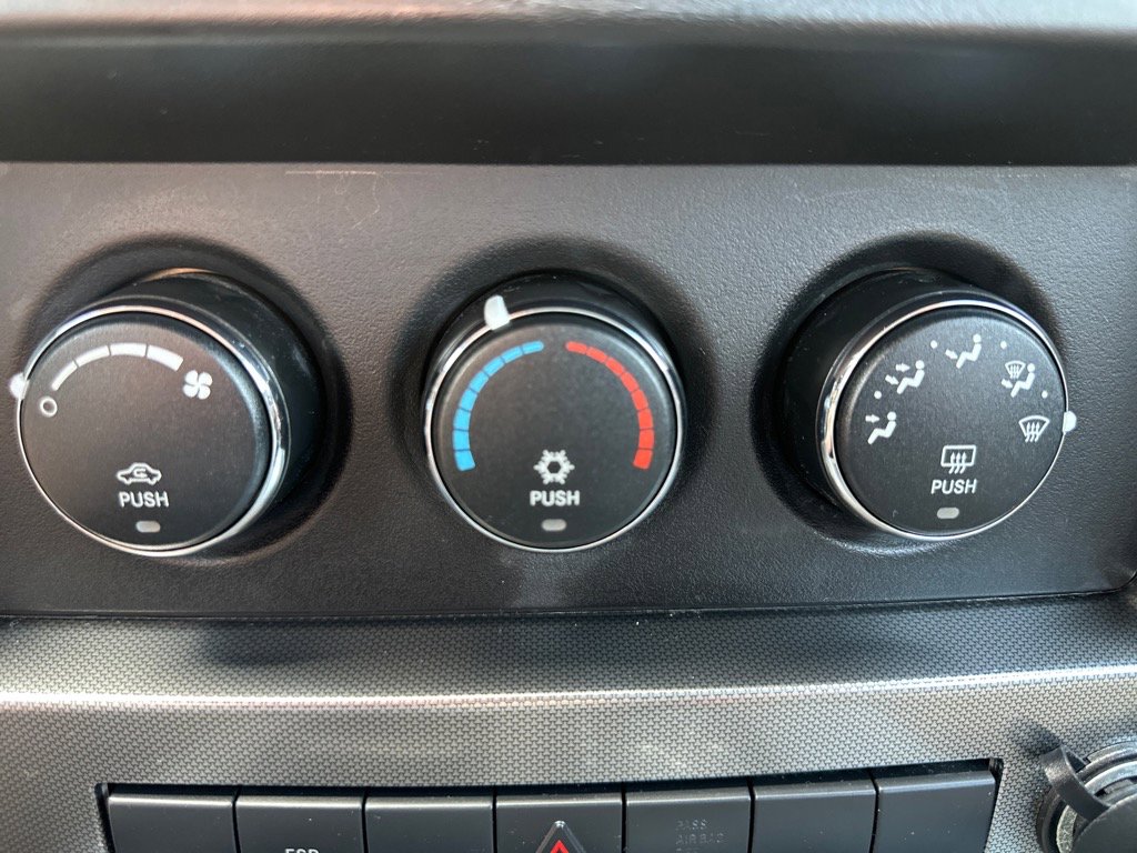 Used 2009 Jeep Liberty Sport image 25