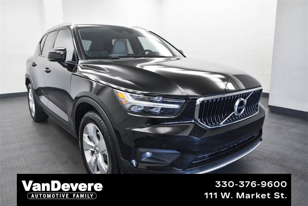 Used 2022 Volvo XC40 T5 Momentum