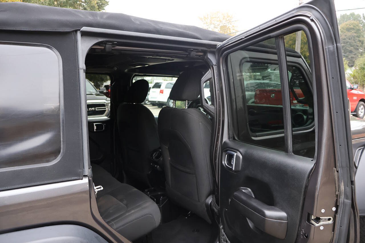 Used 2018 Jeep Wrangler Unlimited Sport S AWD/4WD image 31