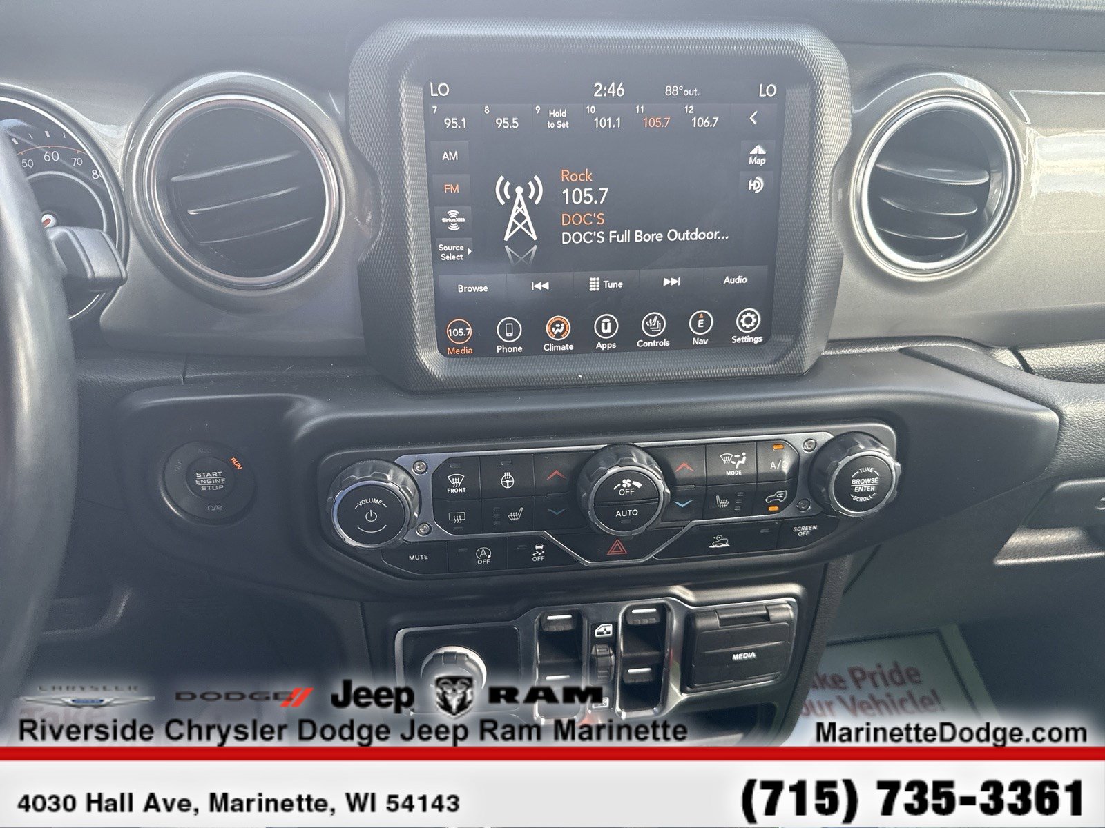 Used 2022 Jeep Wrangler Unlimited Sahara w/ Cold Weather Group AWD/4WD image 17
