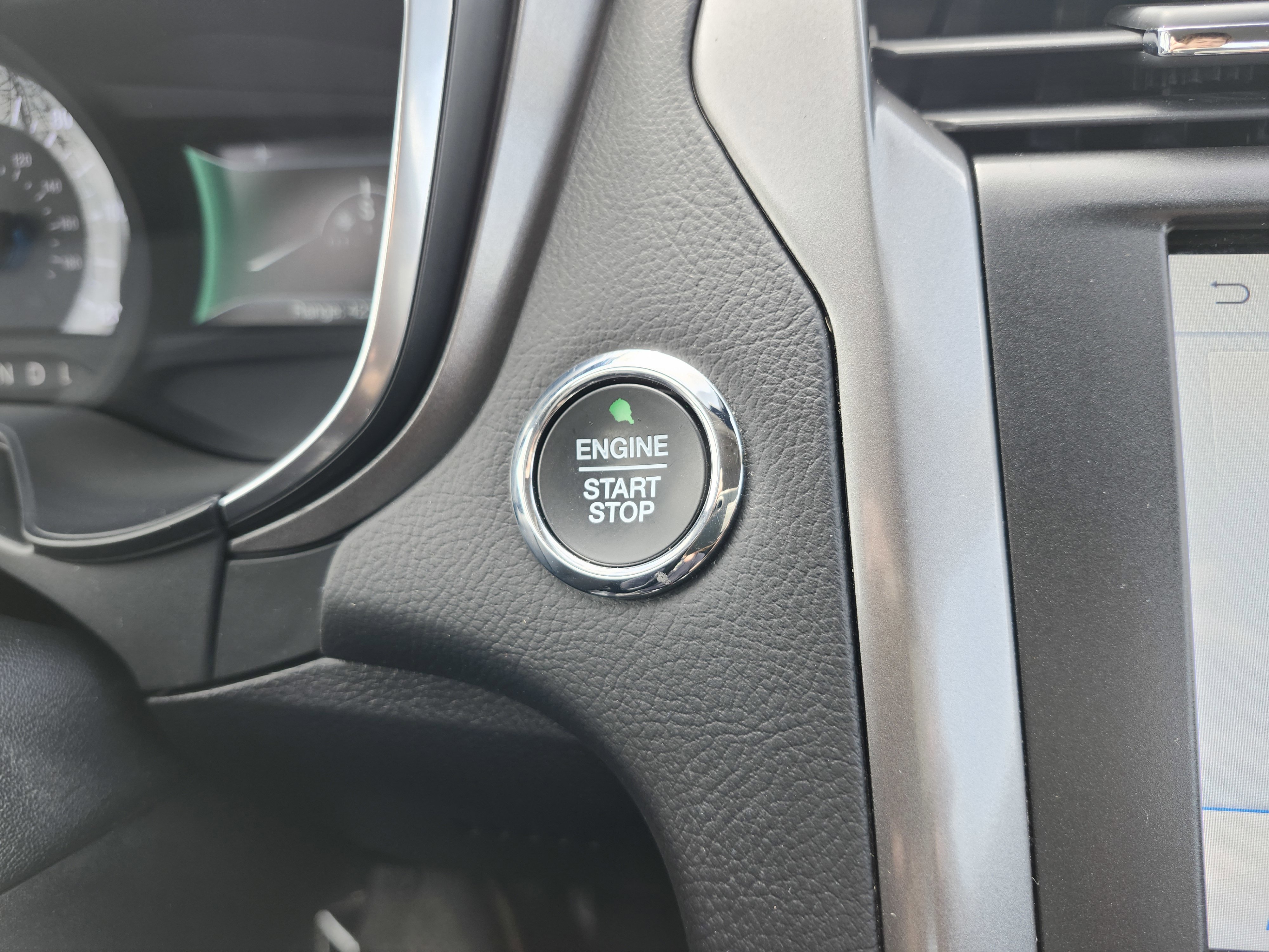 Used 2020 Ford Fusion SE FWD image 8