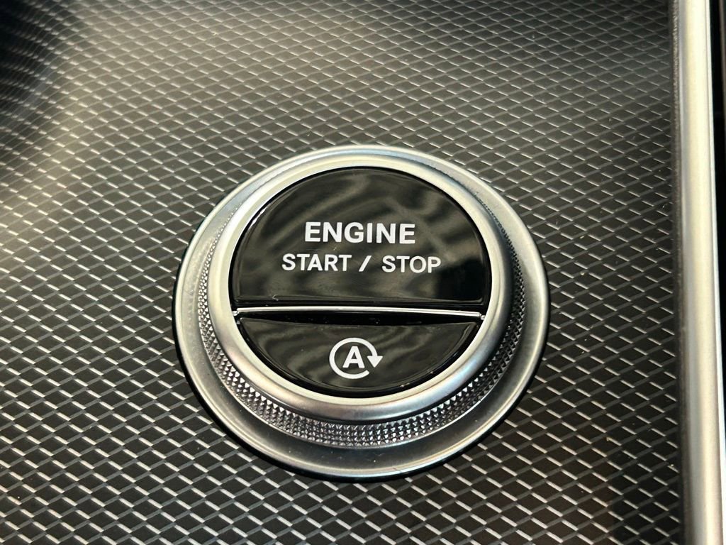 Used 2025 Mercedes-Benz C 300 4MATIC Sedan image 42