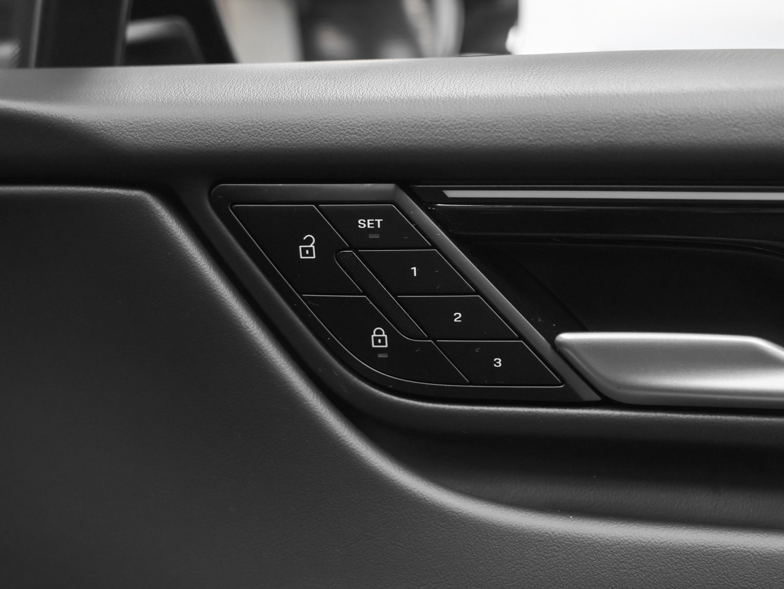 Certified 2025 Porsche Macan Electric RWD image 19