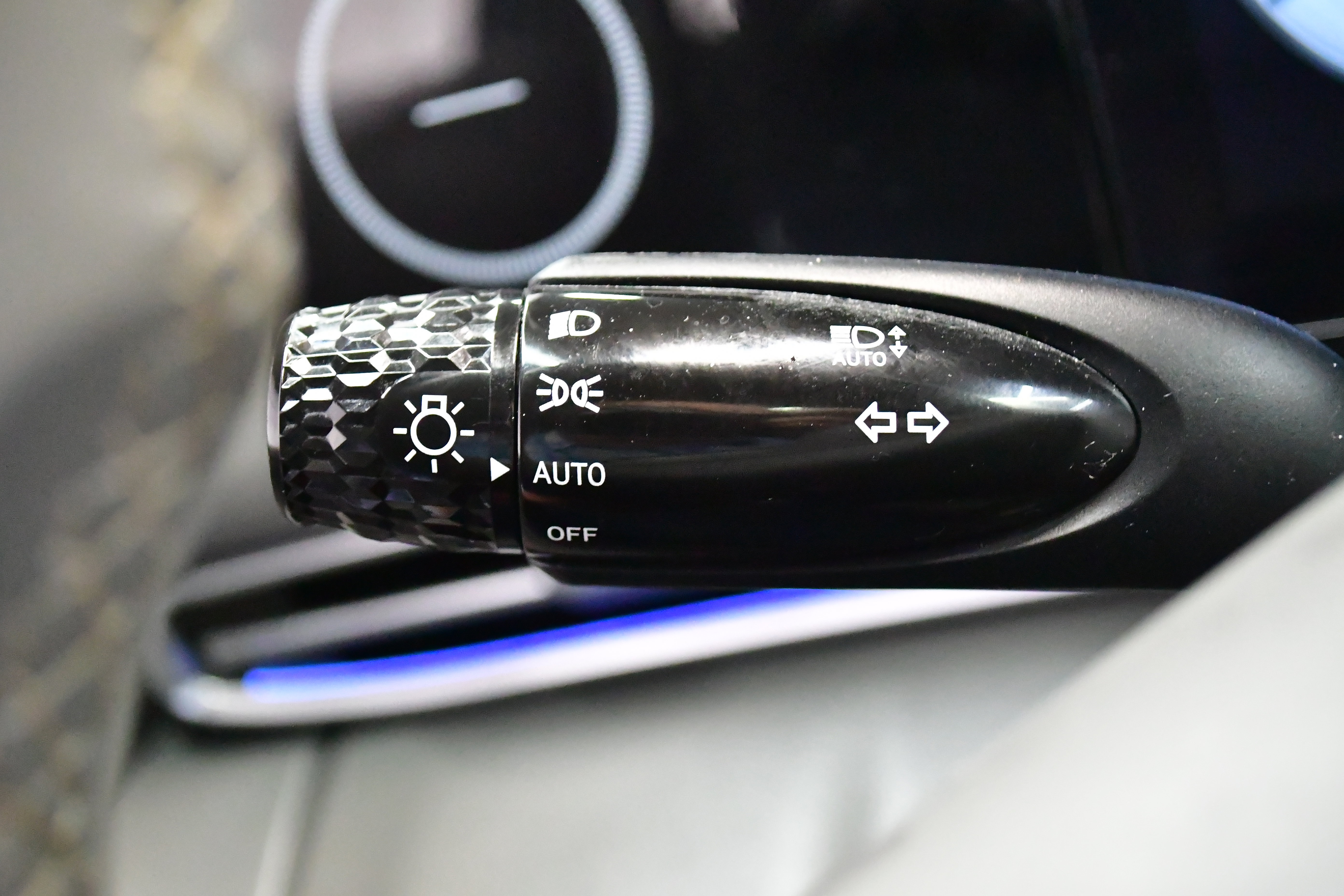 Used 2025 Hyundai Elantra SEL image 33