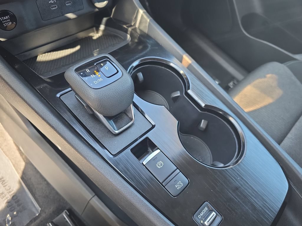 Used 2025 Nissan Rogue SV FWD image 21