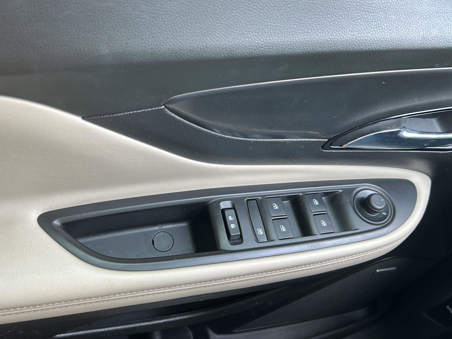 Used 2018 Buick Encore Premium w/ Experience Buick Package AWD/4WD image 16