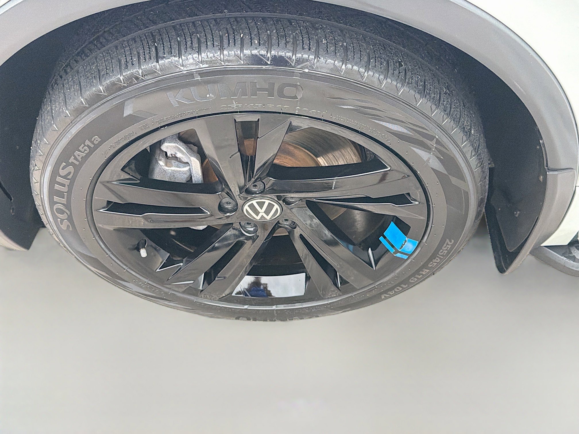 Used 2023 Volkswagen Tiguan SE R-Line image 37