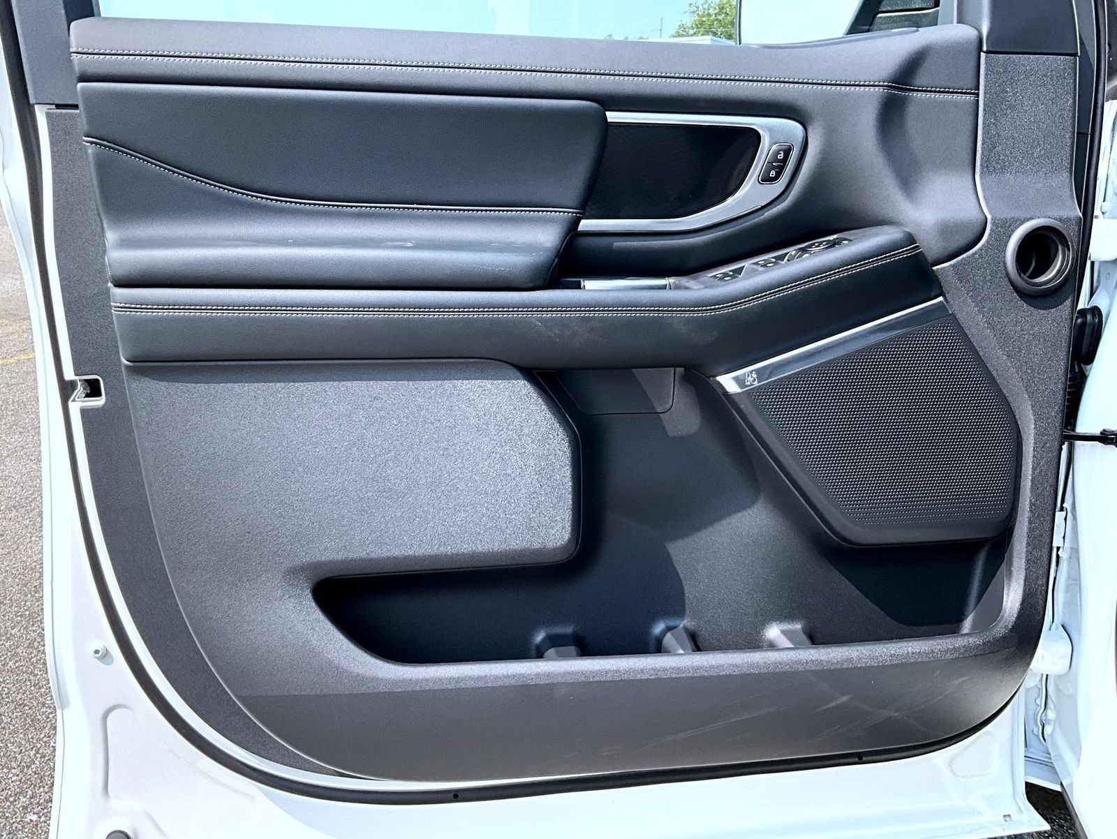 New 2027 Ford Expedition Platinum w/ Stealth Appearance Package AWD/4WD image 12