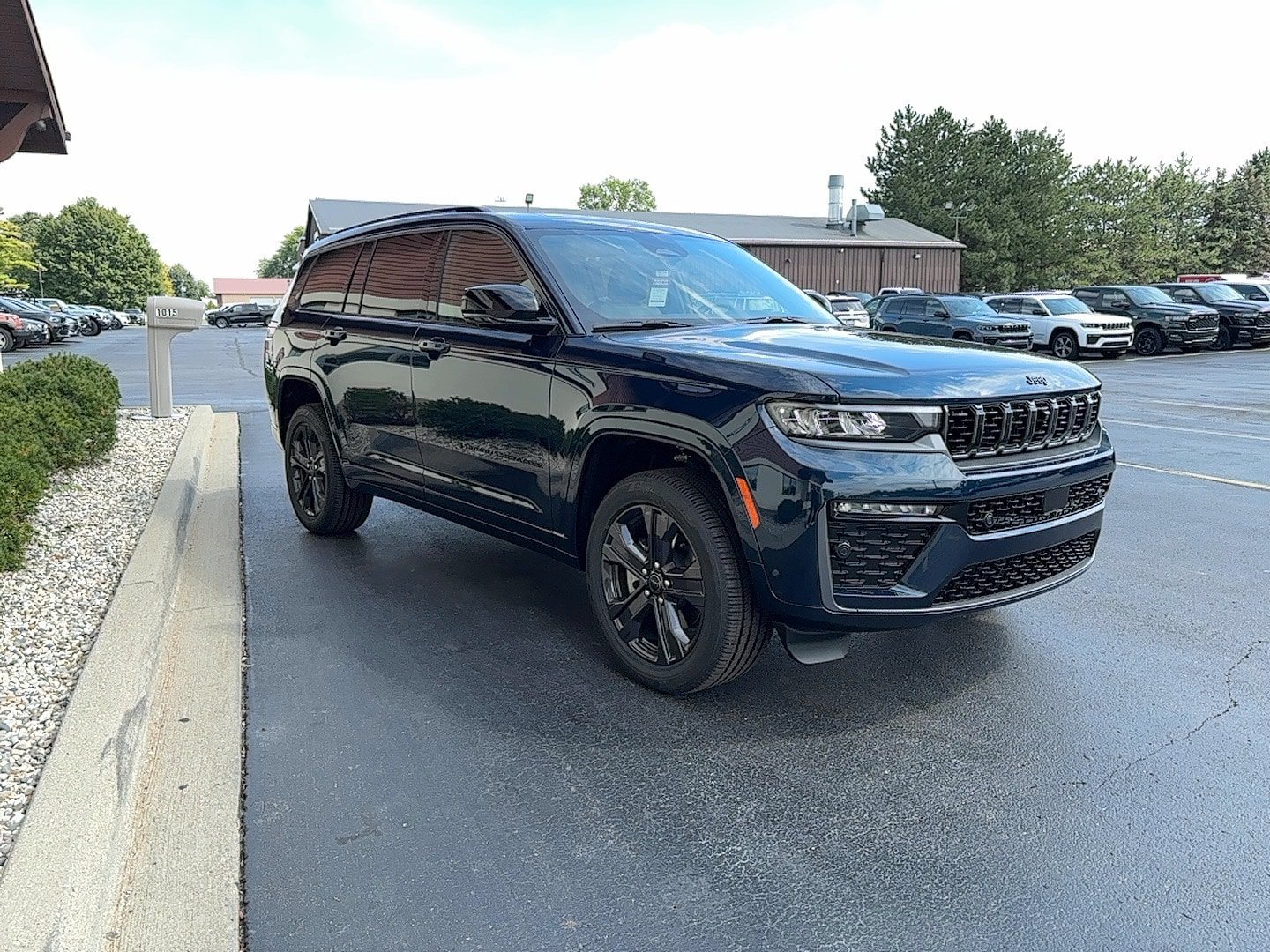 New 2027 Jeep Grand Cherokee L Limited AWD/4WD image 4