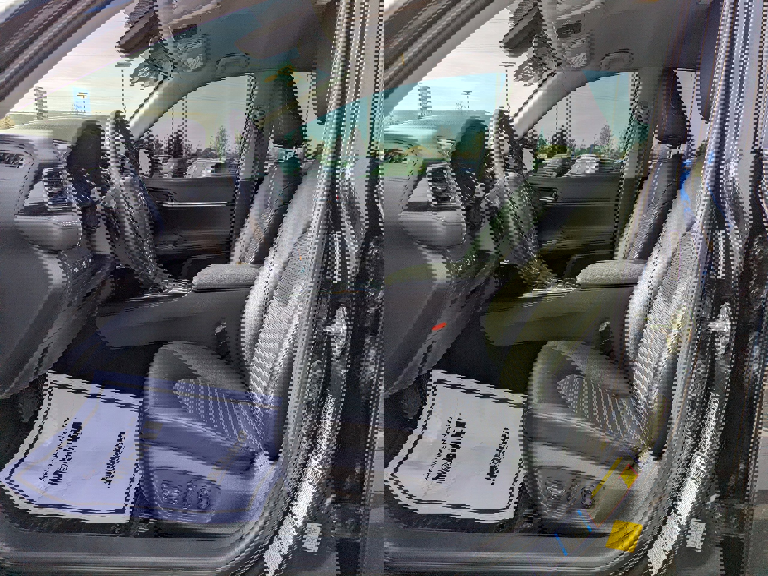 Used 2020 Toyota Camry SE w/ Cold Weather Package image 12