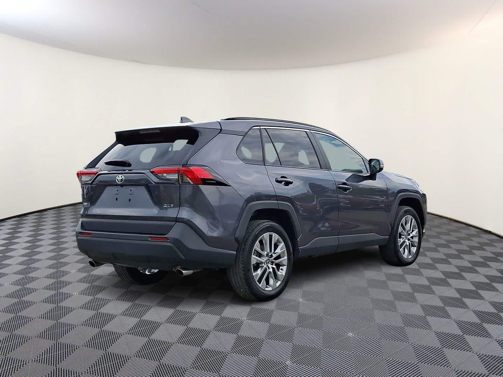 Used 2025 Toyota RAV4 XLE Premium w/ Weather Package FWD image 5