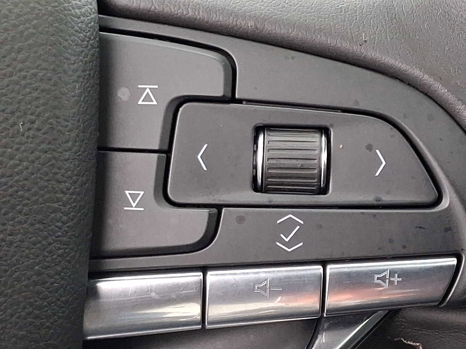 Used 2023 Cadillac XT6 Luxury image 25