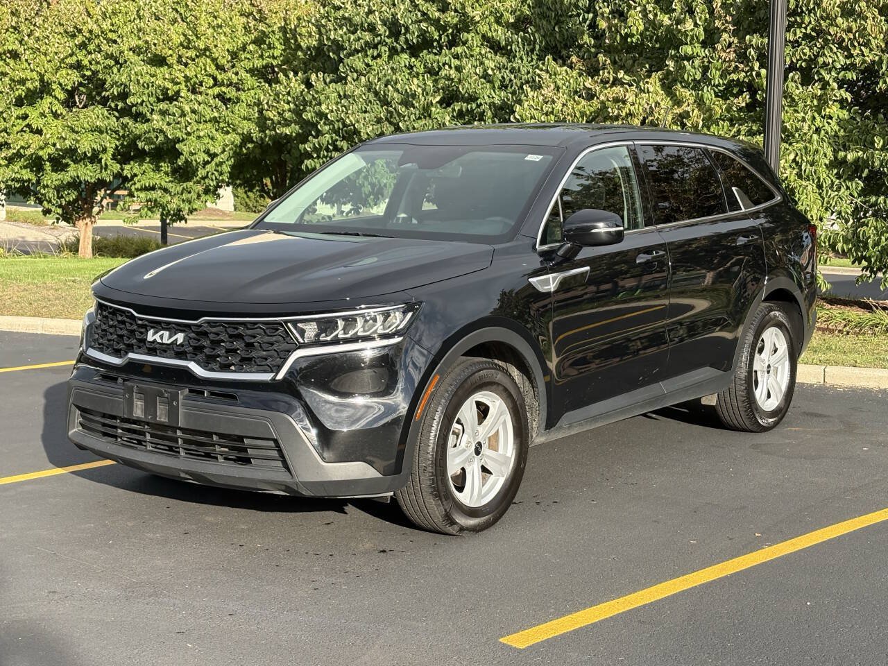 Used 2023 Kia Sorento LX FWD image 2