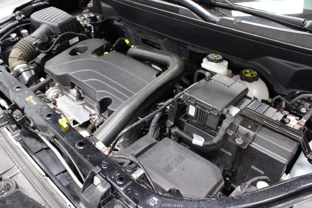 Used 2023 Chevrolet Equinox RS FWD image 14