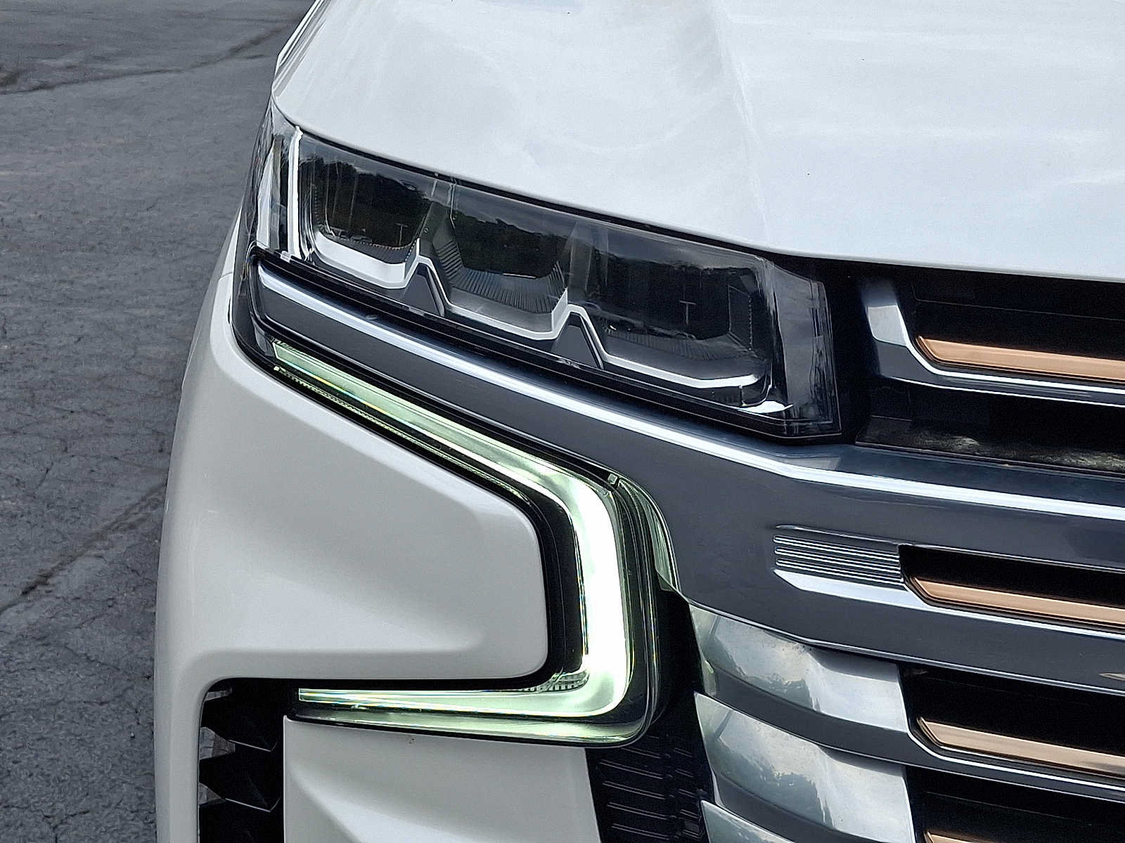 Used 2024 Chevrolet Suburban High Country w/ Premium Package AWD/4WD image 9