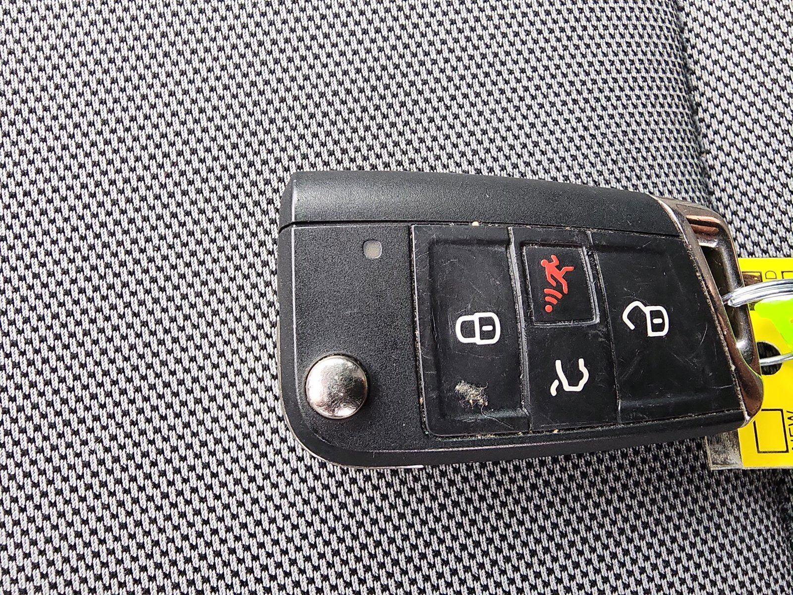 Used 2016 Volkswagen e-Golf SE w/ DC Fast Charging Package image 26