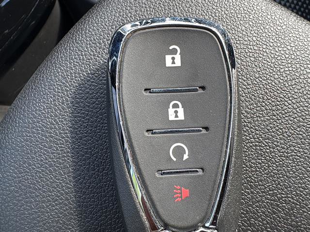 Used 2025 Chevrolet Trax LT w/ LT Convenience Package FWD image 31