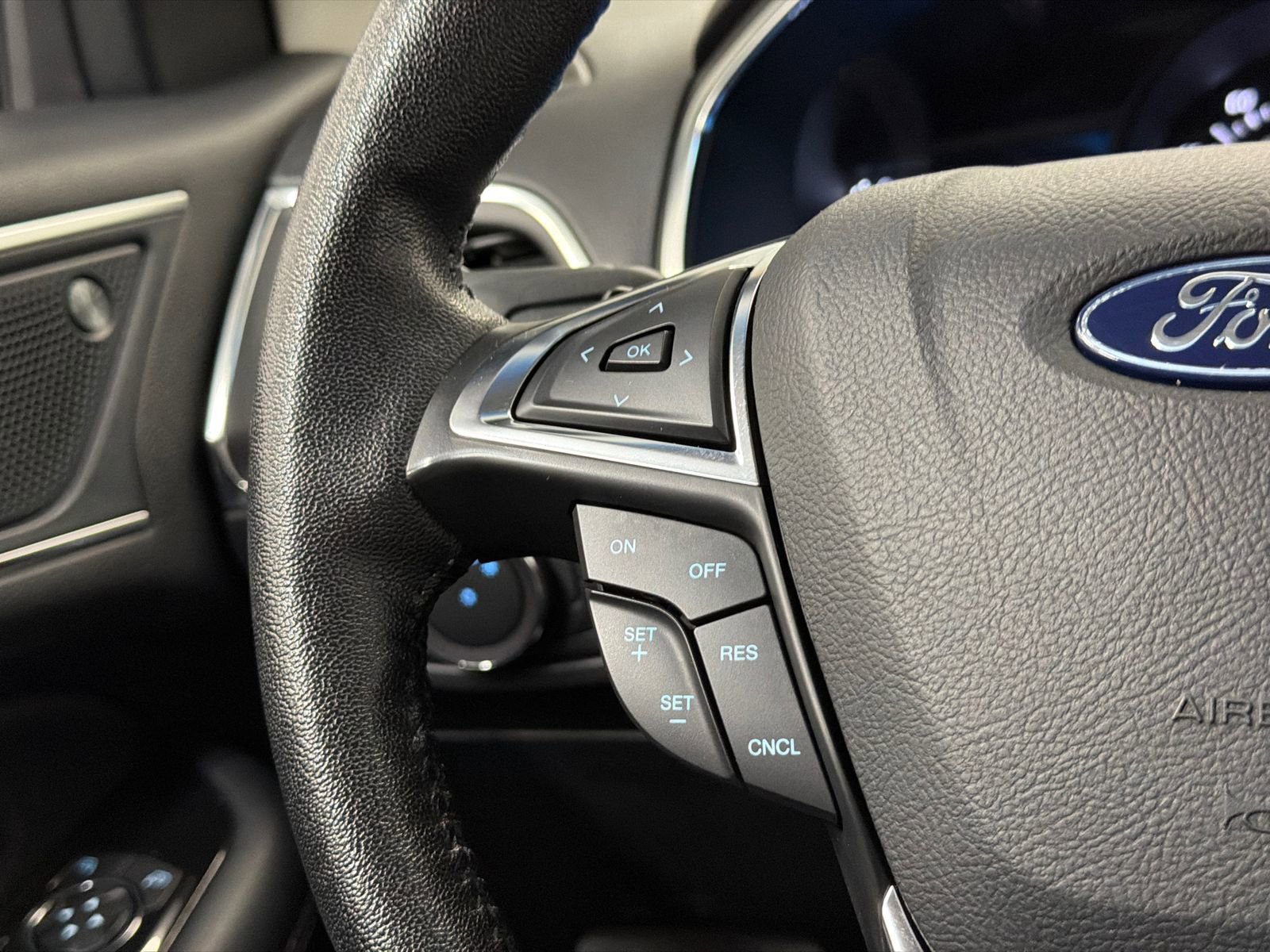 Used 2019 Ford Edge Titanium AWD/4WD image 21
