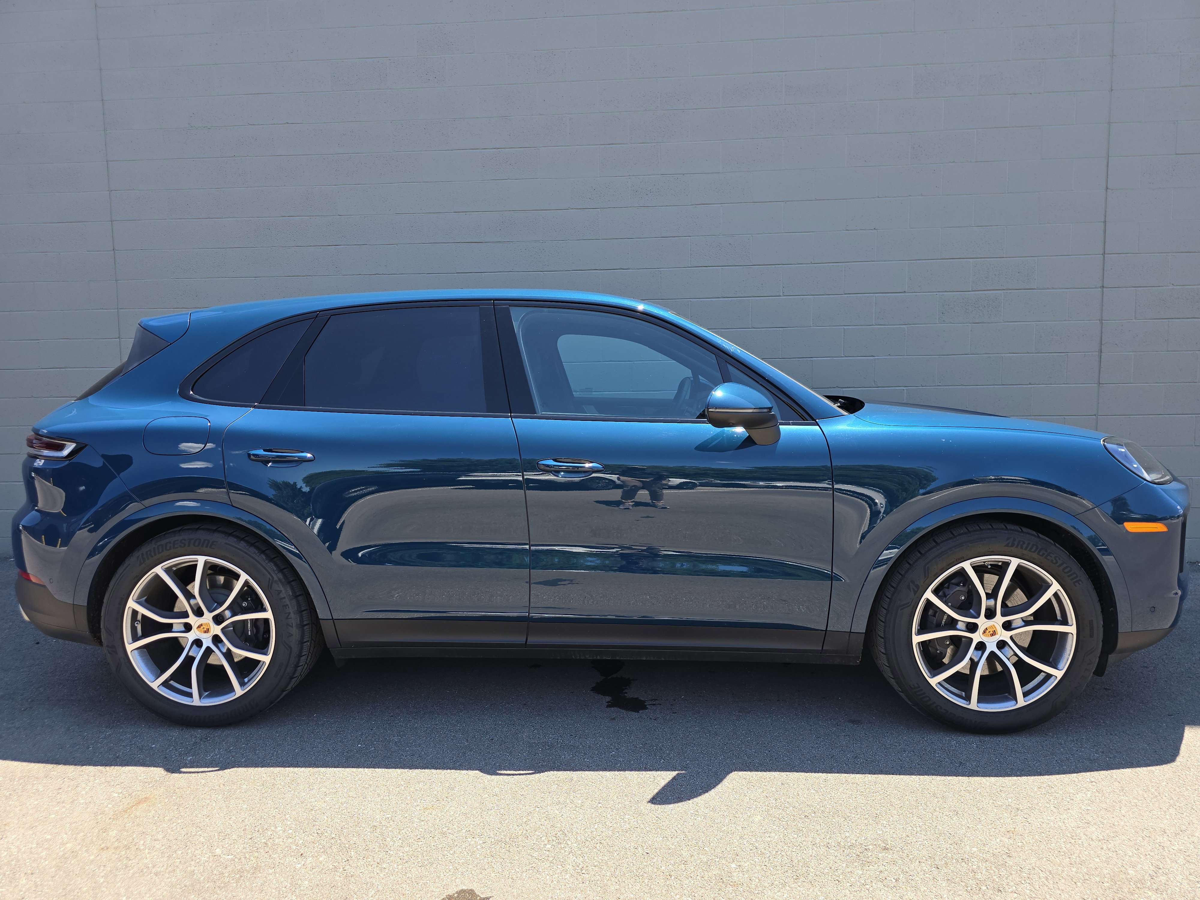 Certified 2025 Porsche Cayenne image 10