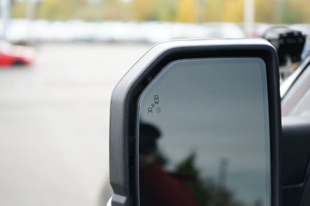 Used 2018 Ford F150 Raptor w/ Equipment Group 802A Luxury image 12