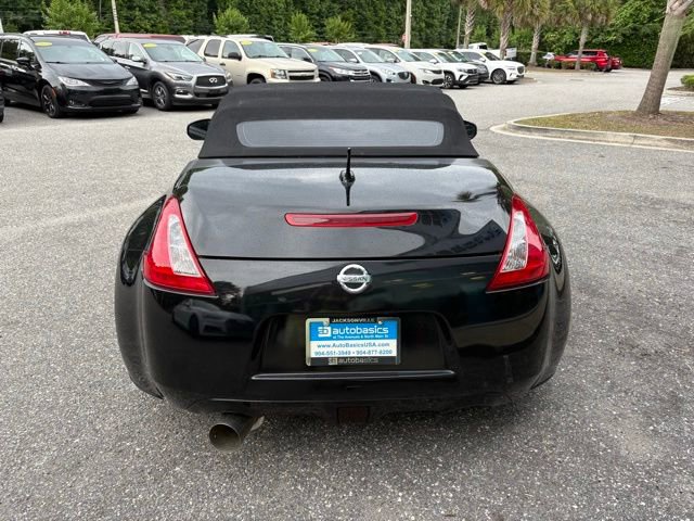 Used 2010 Nissan 370Z Touring RWD image 4