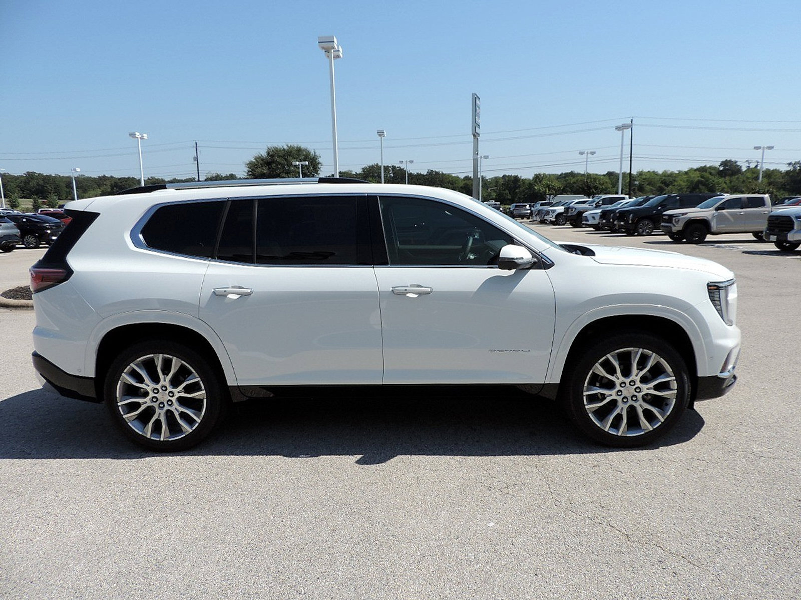 New 2026 GMC Acadia Denali w/ Super Cruise Package FWD image 4