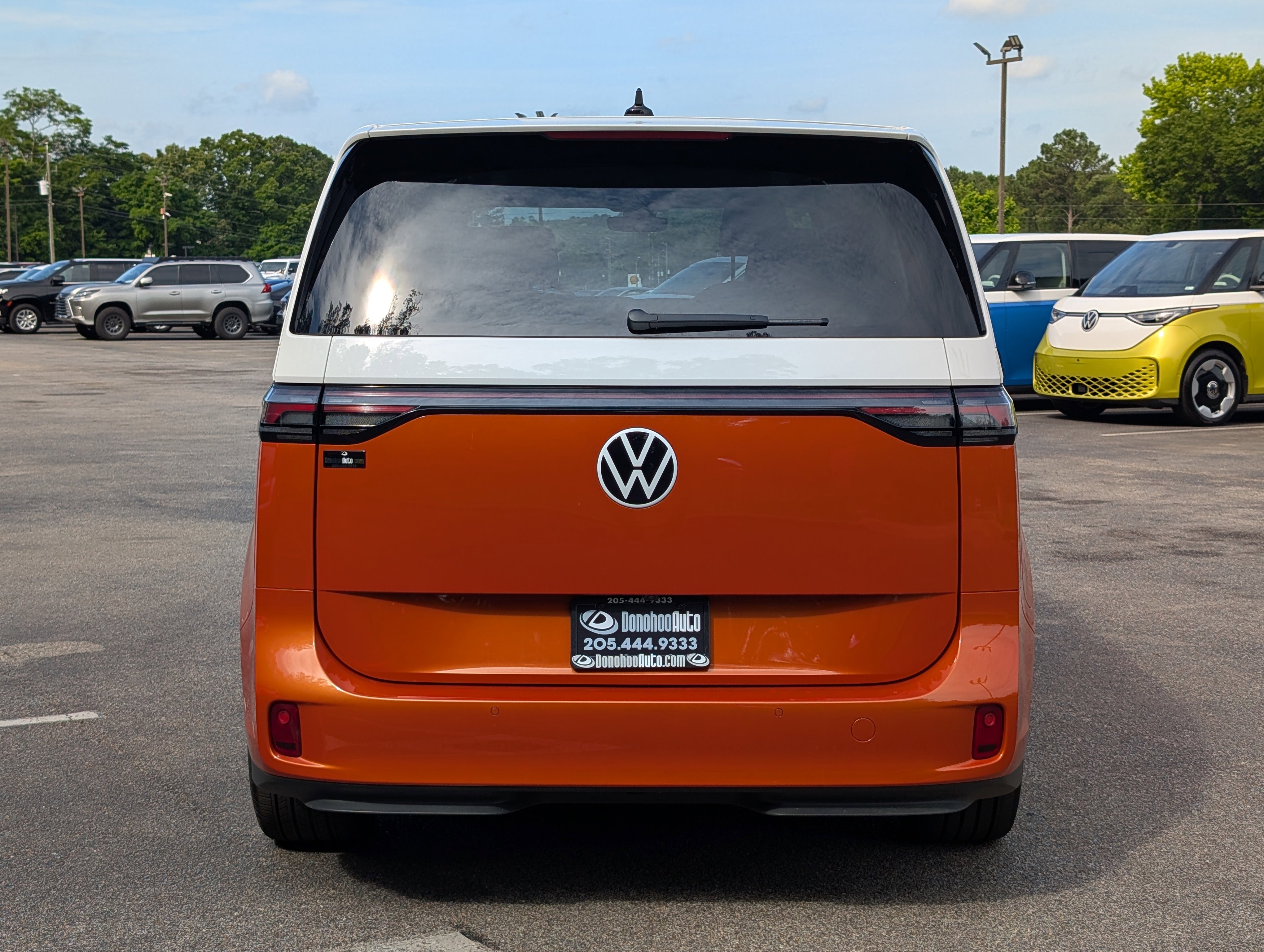 Used 2025 Volkswagen ID. Buzz Pro S Plus RWD image 9