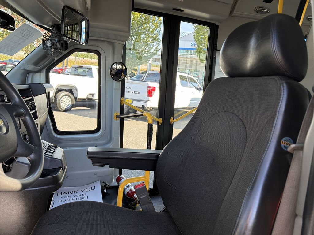 Used 2020 Chevrolet Express 4500 w/ Shuttle Bus Package RWD image 18