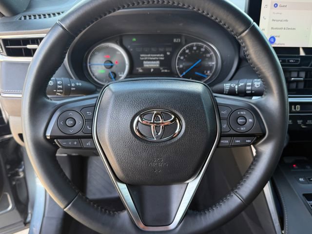 Used 2024 Toyota Venza XLE image 17