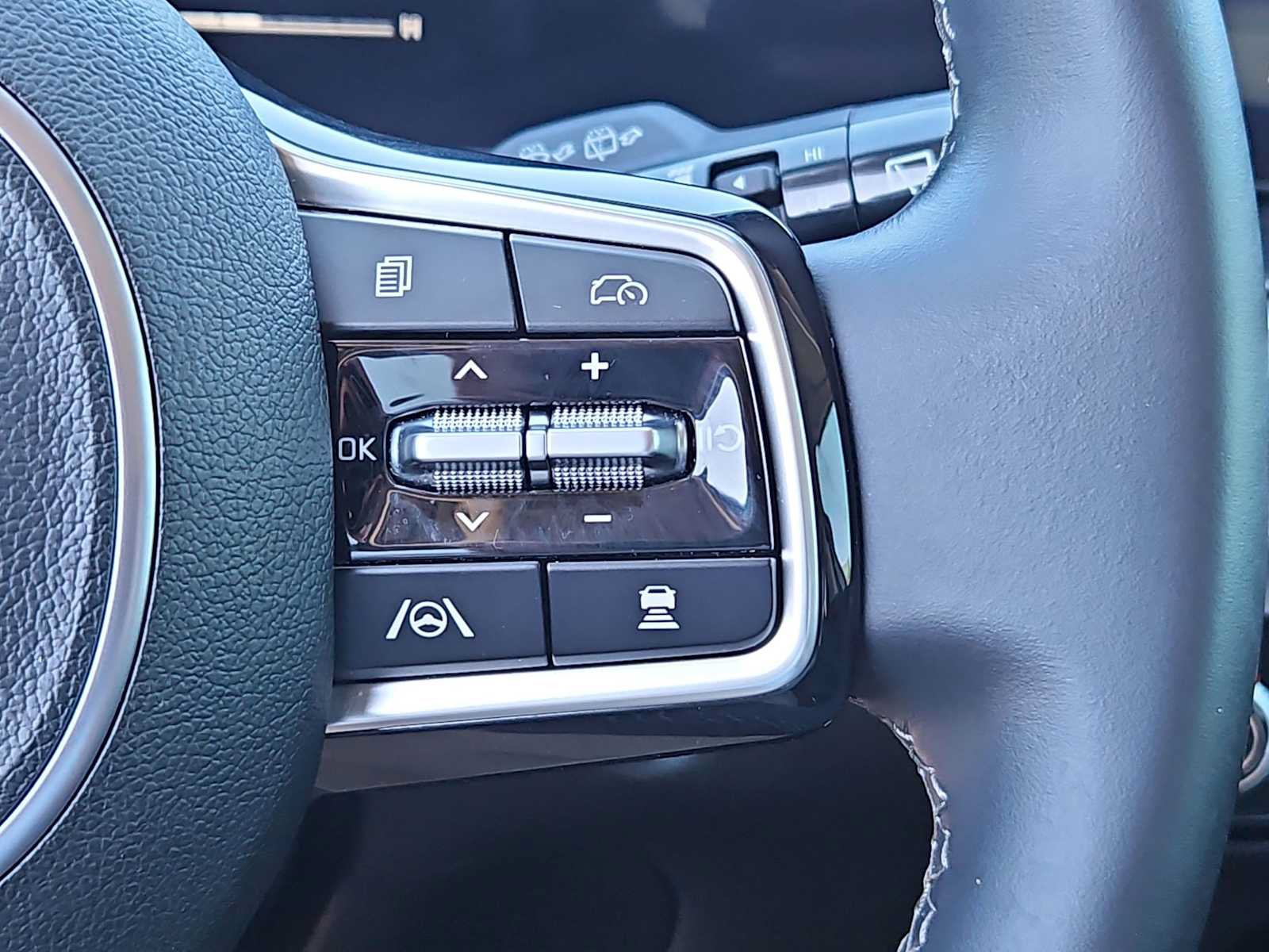 Certified 2025 Kia Sorento S FWD image 24
