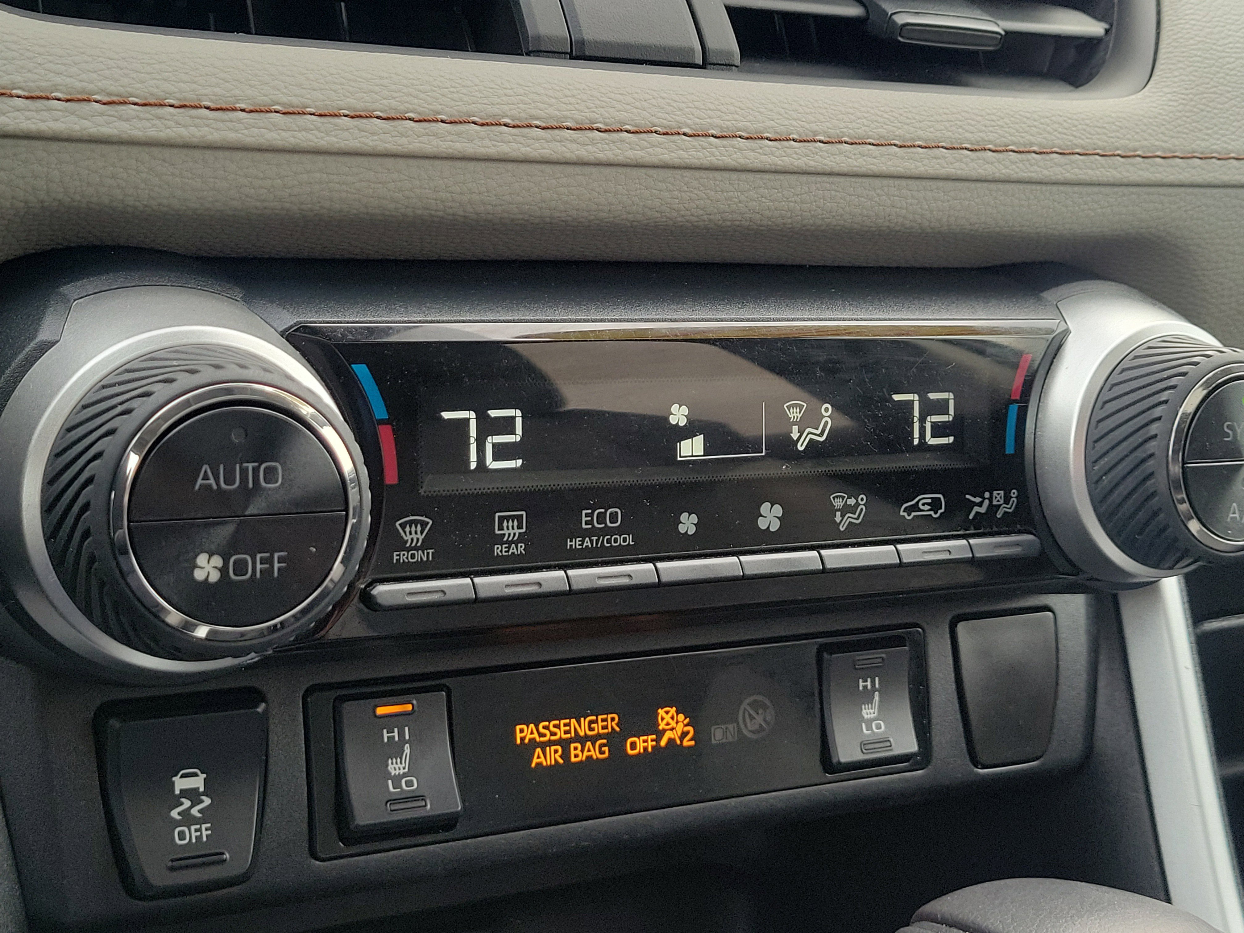 Used 2021 Toyota RAV4 XLE w/ Convenience Package image 32