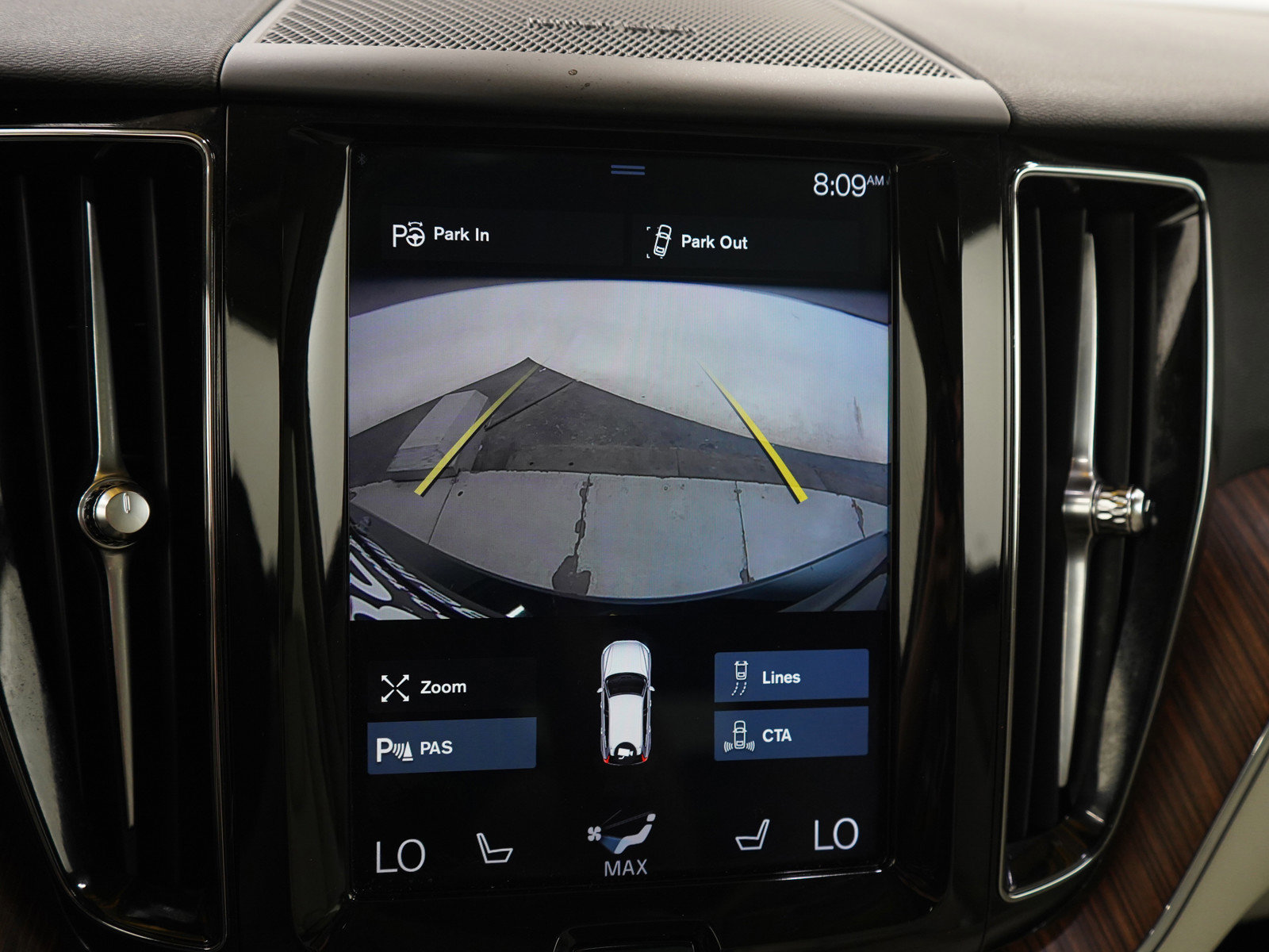 Used 2019 Volvo XC60 T6 Momentum w/ Multimedia Package image 23