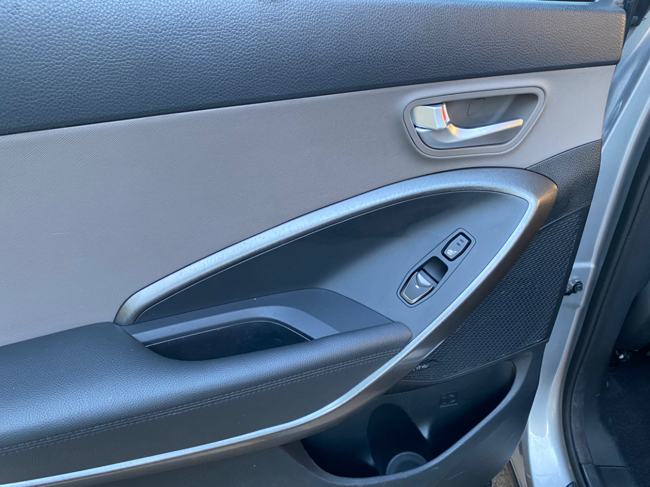 Used 2017 Hyundai Santa Fe SE Ultimate 3.3L Auto w/ SE Ultimate Tech Package 03 image 34