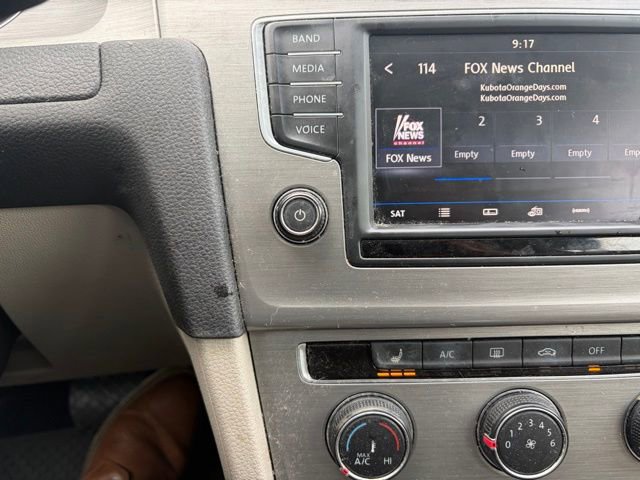 Used 2017 Volkswagen Golf Wolfsburg Edition image 33