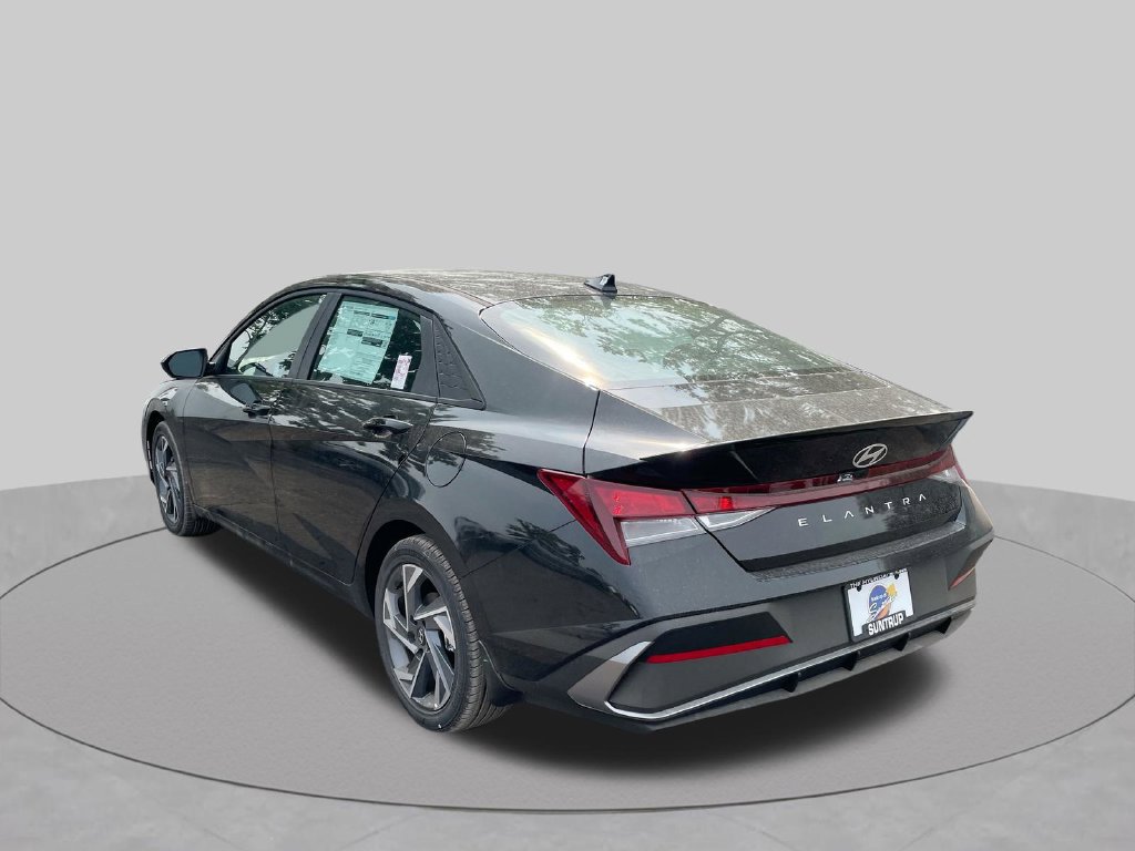 Used 2025 Hyundai Elantra Sport FWD image 30