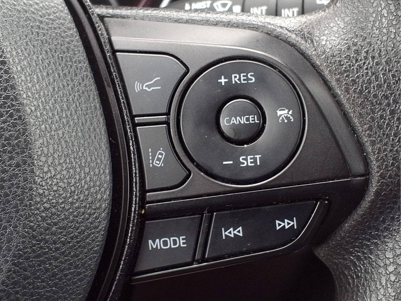 Used 2025 Toyota RAV4 XLE AWD/4WD image 22