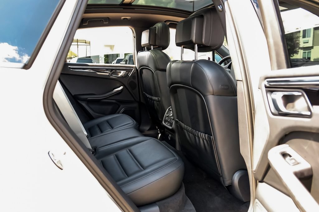 Used 2024 Porsche Macan AWD/4WD image 40