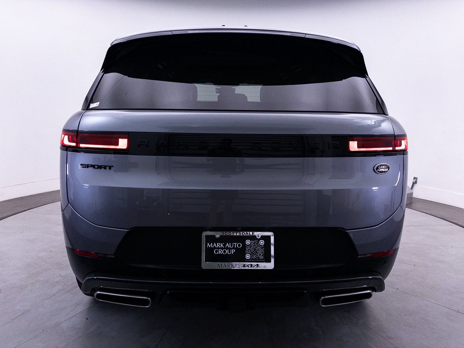 Used 2023 Land Rover Range Rover Sport SE AWD/4WD image 17