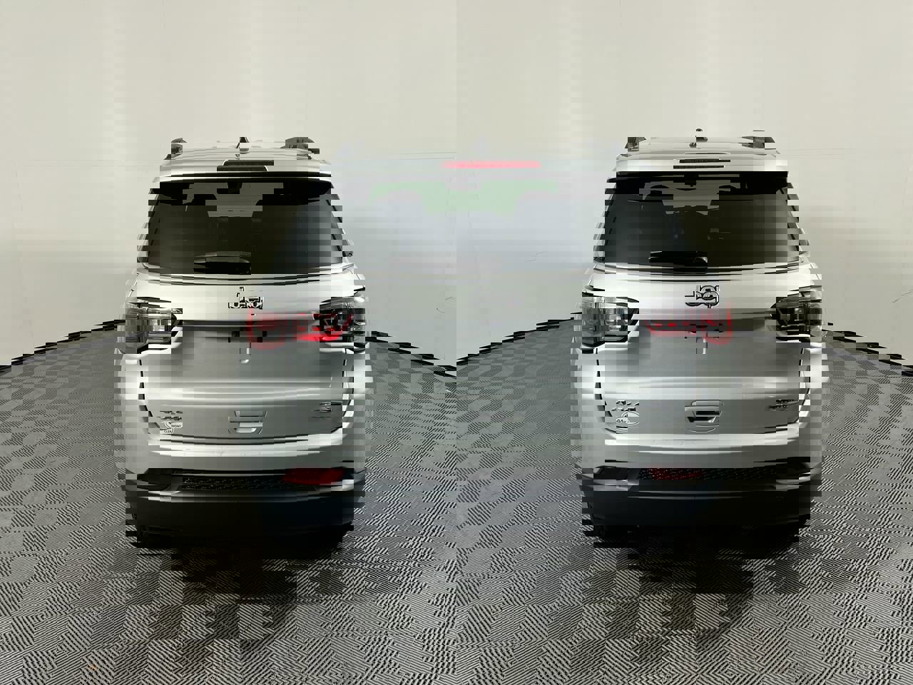 Used 2024 Jeep Compass Latitude image 4