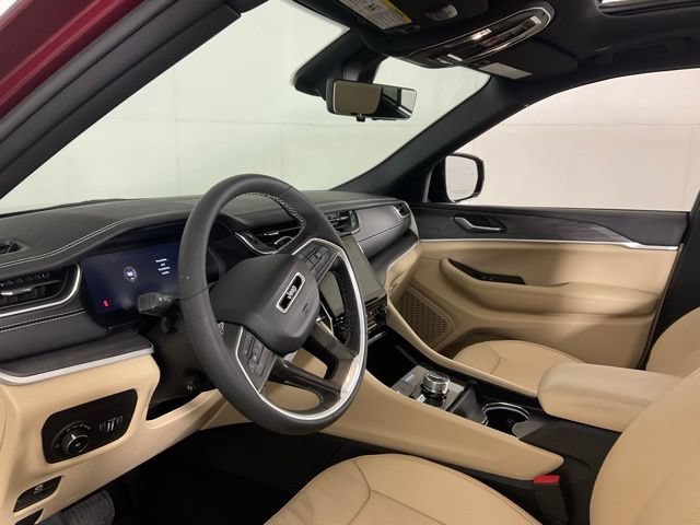 Used 2024 Jeep Grand Cherokee Limited w/ Luxury Tech Group II AWD/4WD image 23
