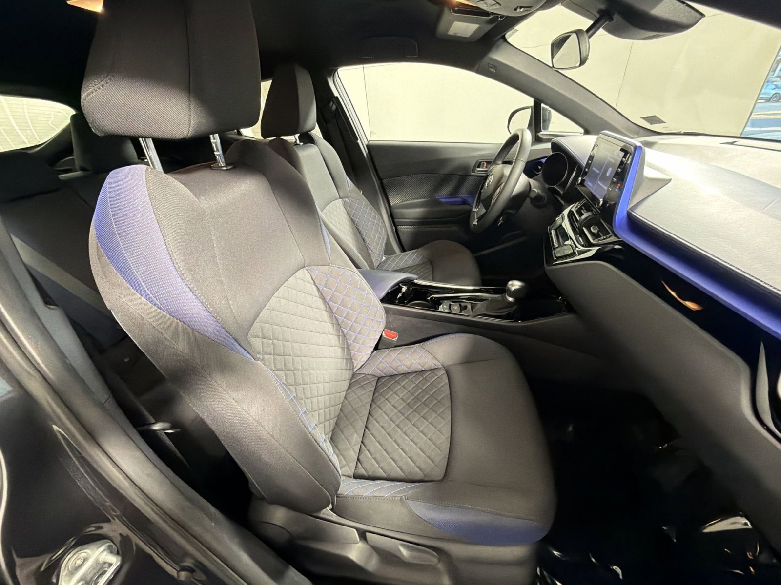 Used 2021 Toyota C-HR XLE image 25