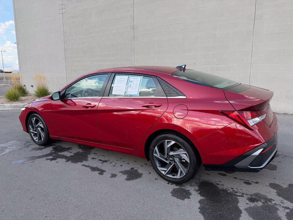 Used 2025 Hyundai Elantra SEL FWD image 3