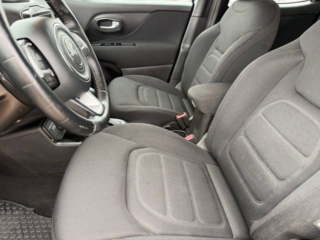 Used 2020 Jeep Renegade Latitude w/ Cold Weather Group AWD/4WD image 13