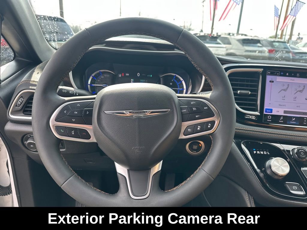 Used 2023 Chrysler Pacifica Pinnacle FWD image 17