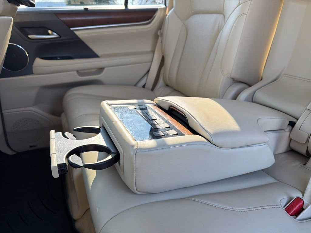 Used 2020 Lexus LX 570 4WD w/ Luxury Package image 19